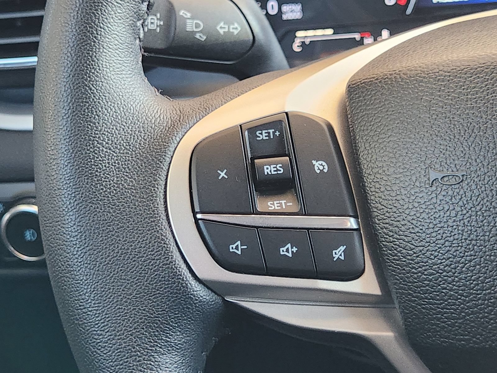 Used 2024 Ford Explorer XLT w/ Equipment Group 202A RWD image 29