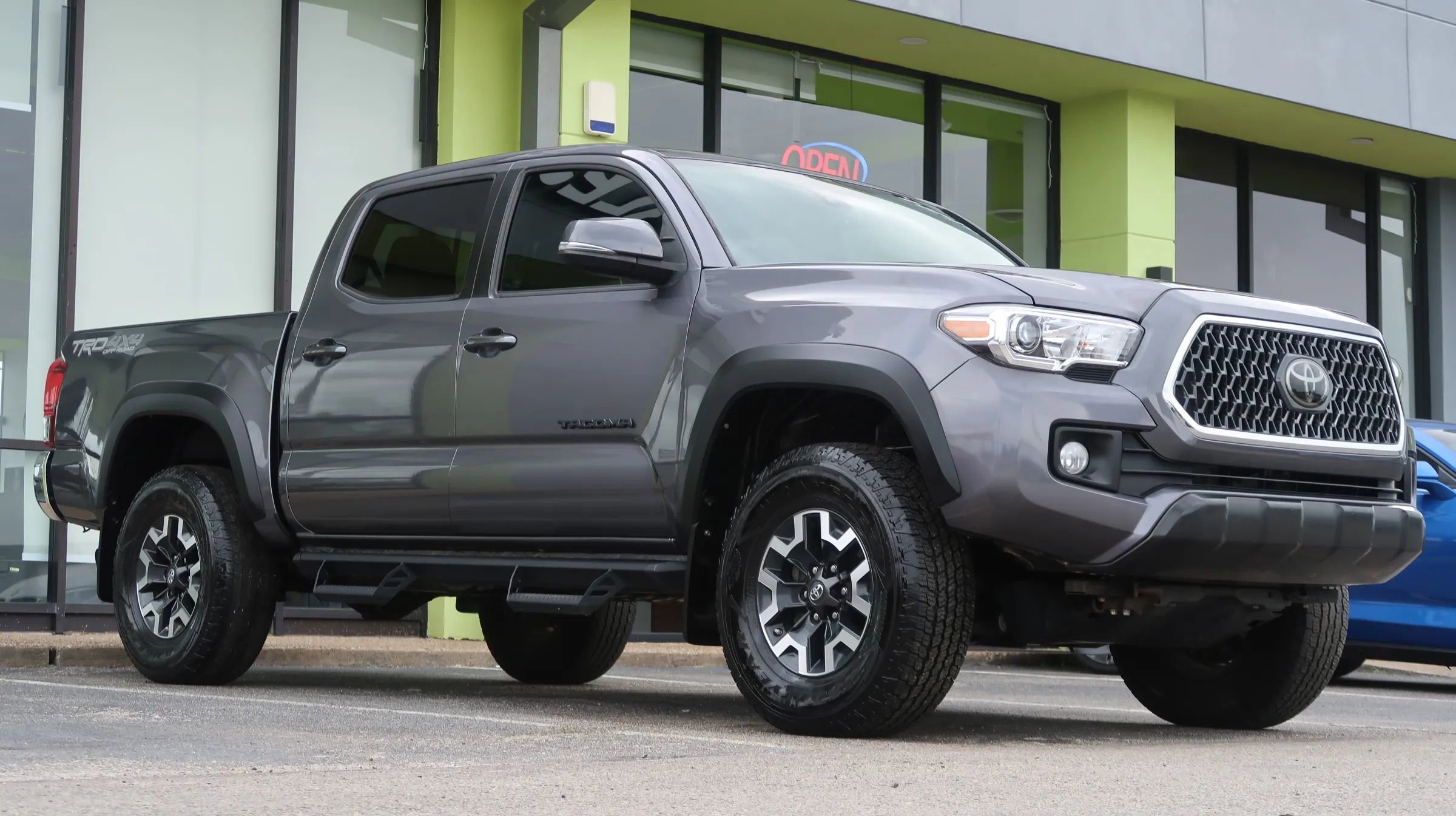 Used 2018 Toyota Tacoma TRD Off-Road AWD/4WD image 6