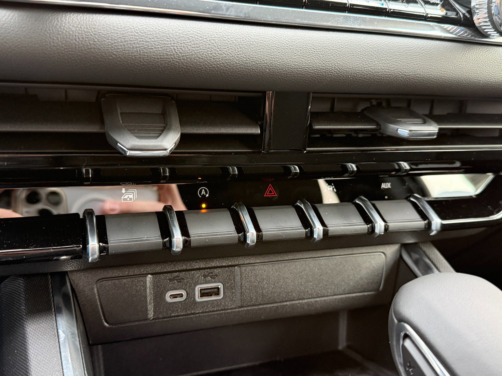 New 2026 GMC Canyon Elevation w/ LPO, Sports Bar Package image 30