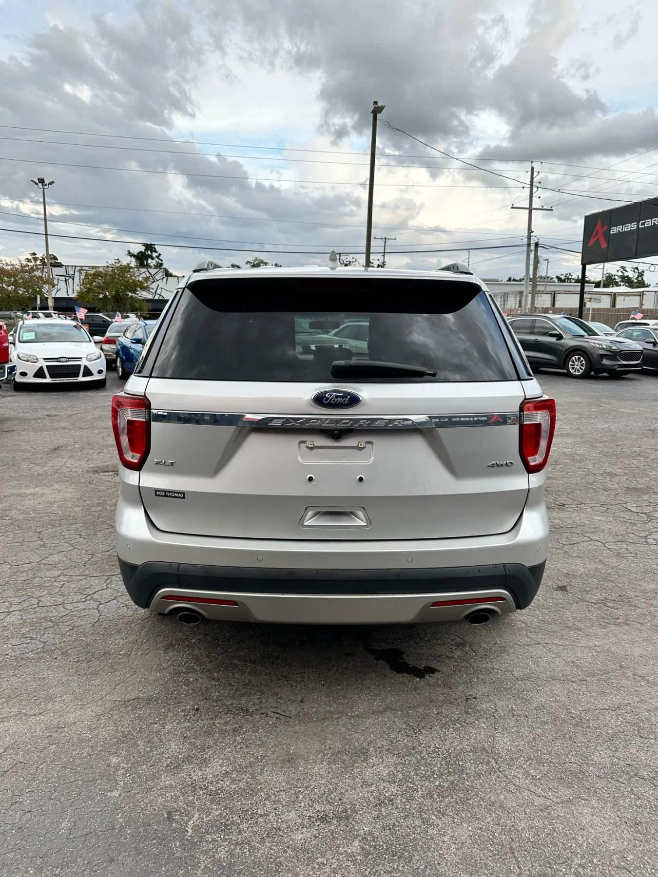 Used 2016 Ford Explorer XLT w/ Equipment Group 202A image 5