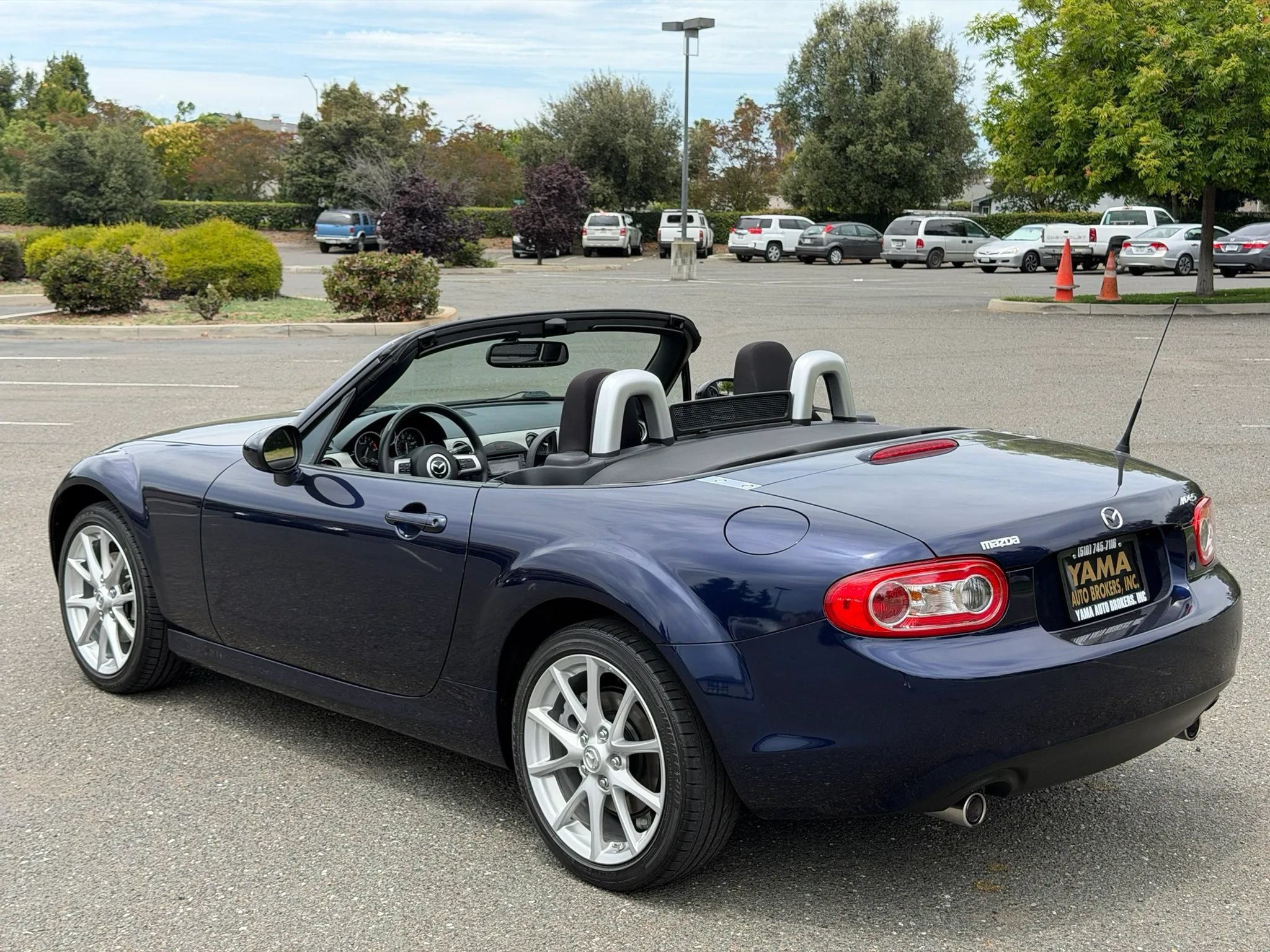 Used 2009 MAZDA MX-5 Miata Touring w/ Suspension Pkg RWD image 9