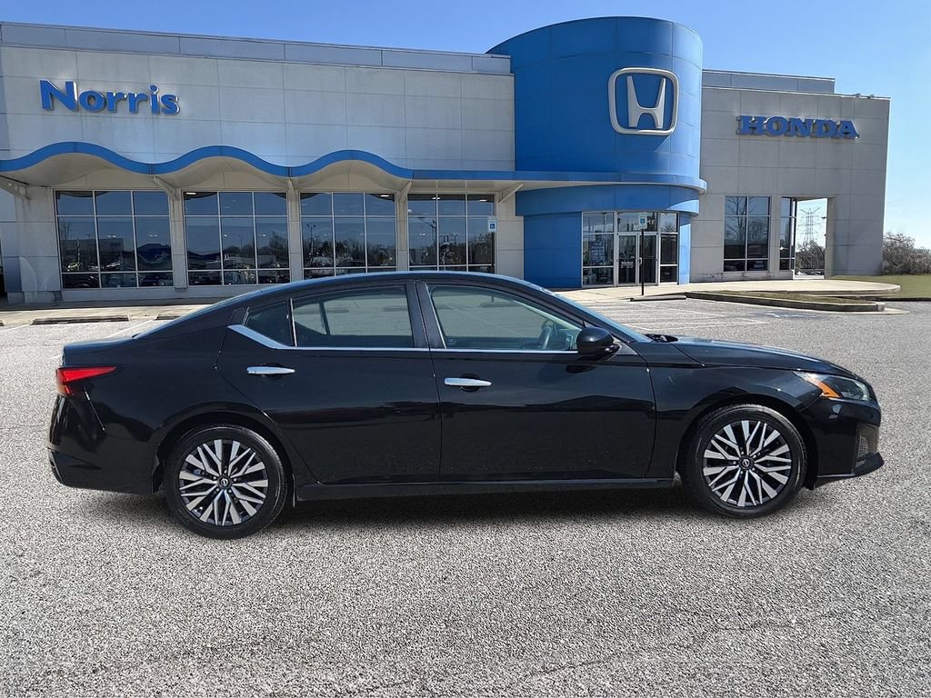 Used 2023 Nissan Altima 2.5 SV FWD image 5