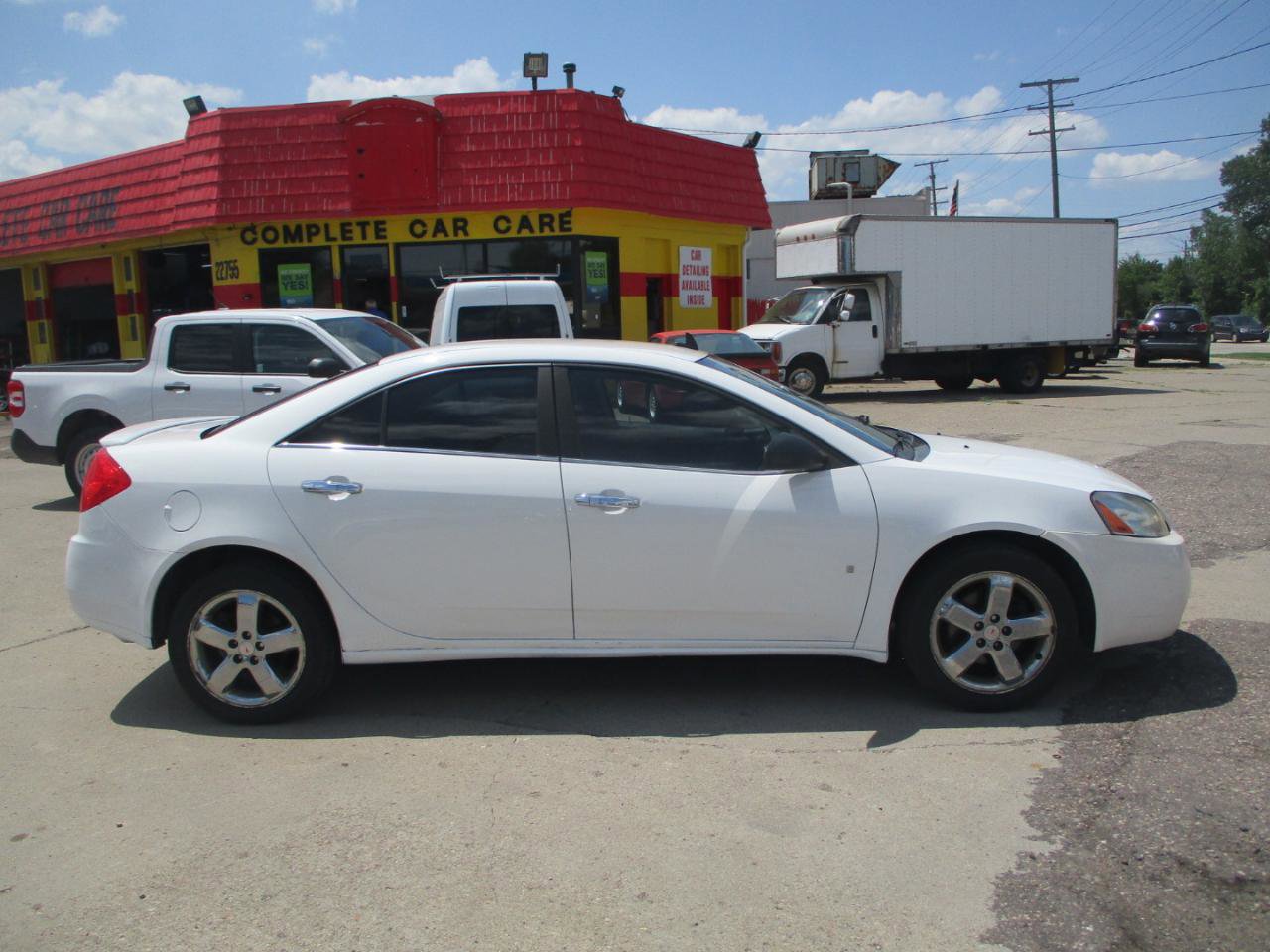 Used 2009 Pontiac G6 Sedan w/ Sport Package 2 FWD image 2