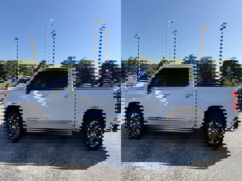 Certified 2023 Chevrolet Silverado 1500 High Country w/ Technology Package image 8