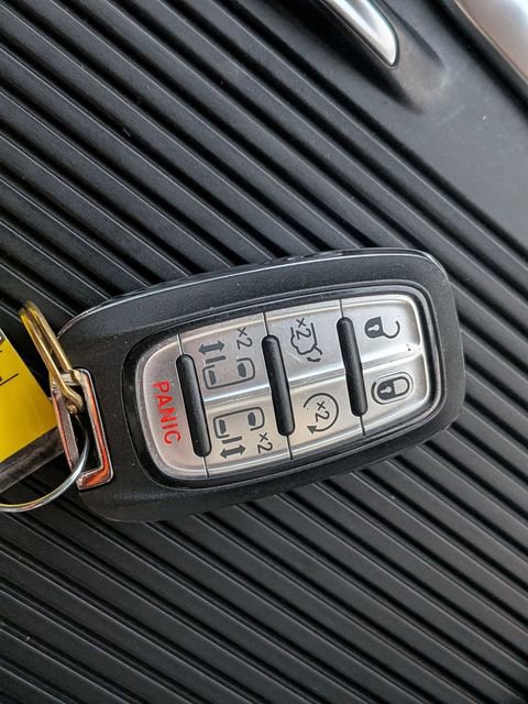 Used 2020 Chrysler Pacifica Limited image 39