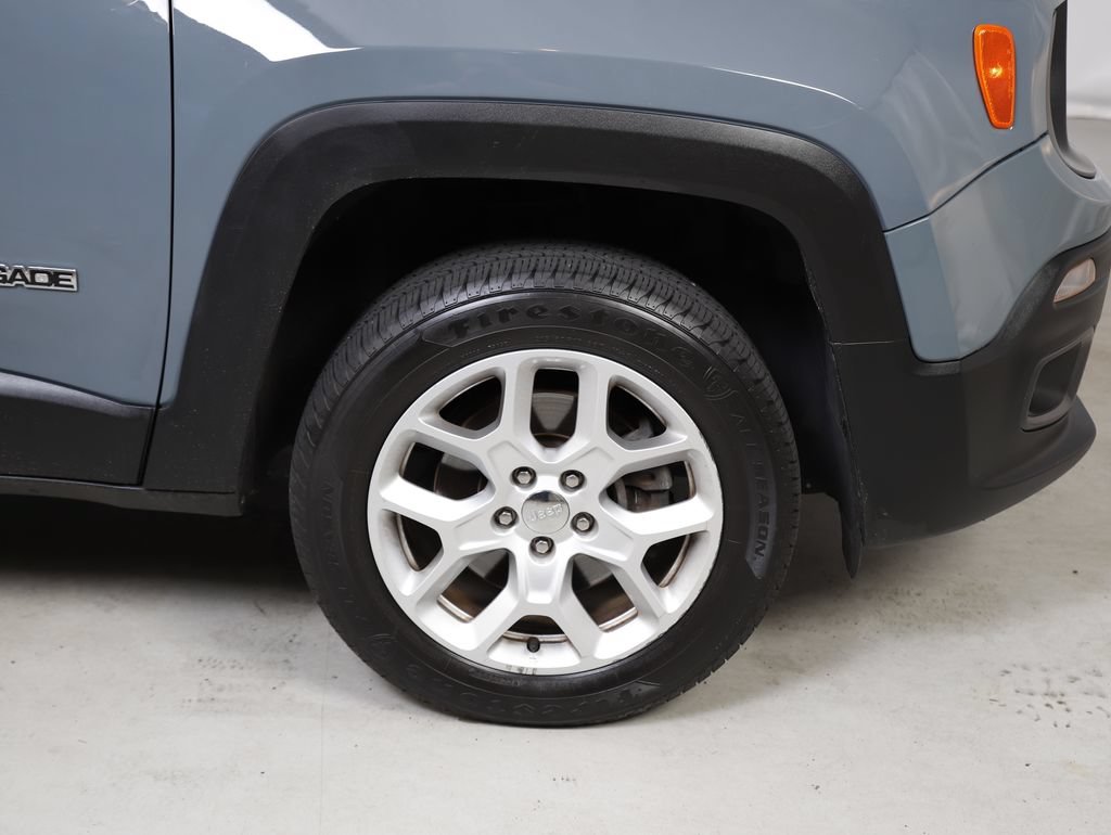 Used 2017 Jeep Renegade Latitude w/ Cold Weather Group AWD/4WD image 5