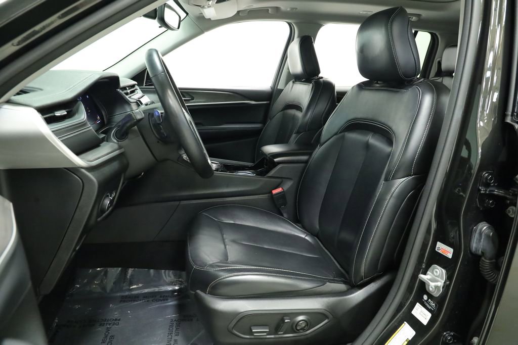 Used 2022 Jeep Grand Cherokee L Limited RWD image 29