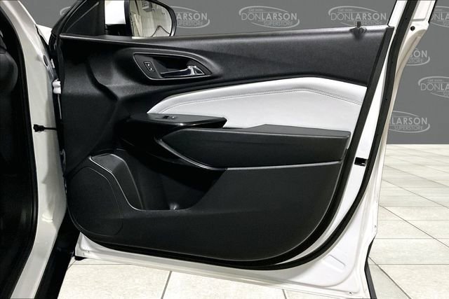 Certified 2024 Chevrolet Trax LT w/ Driver Confidence Package FWD image 12