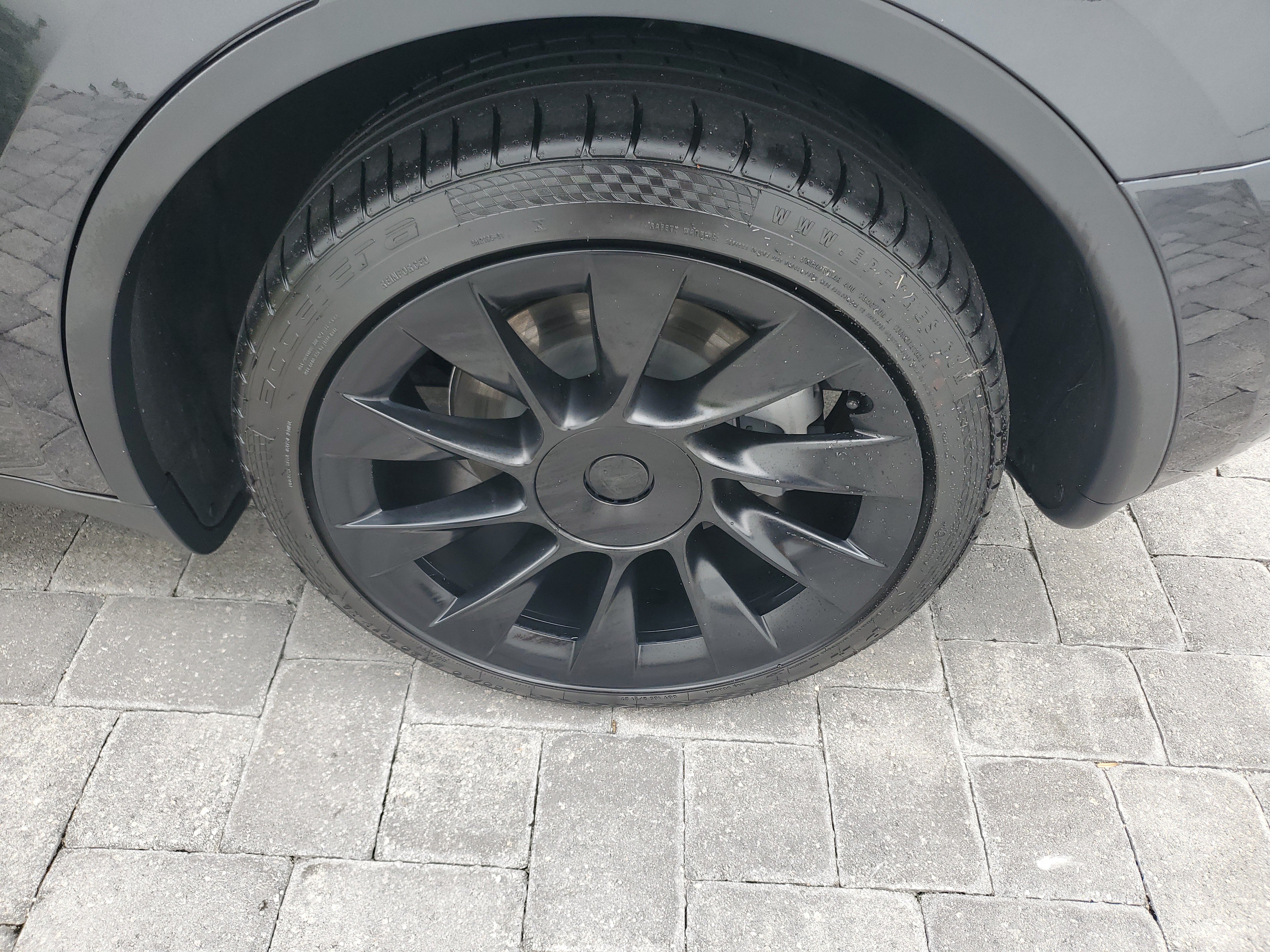 Used 2024 Tesla Model Y Long Range RWD image 7