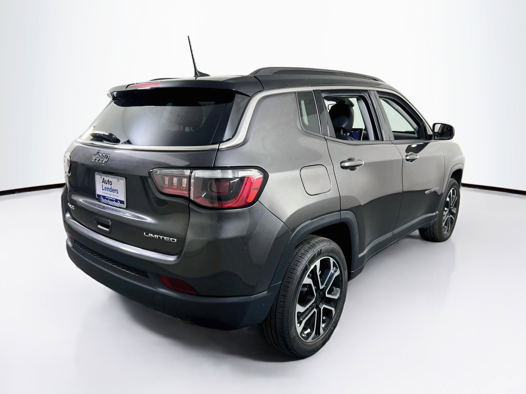 Used 2022 Jeep Compass Limited w/ Sun and Sound Group AWD/4WD image 5