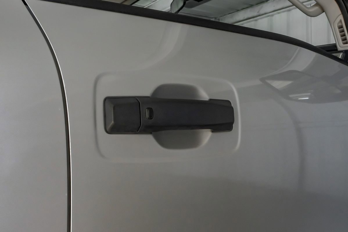 Used 2019 Nissan Titan PRO-4X image 39