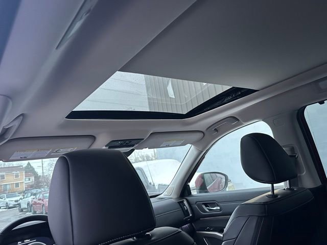 Used 2024 Nissan Pathfinder Platinum w/ Cargo Package image 13