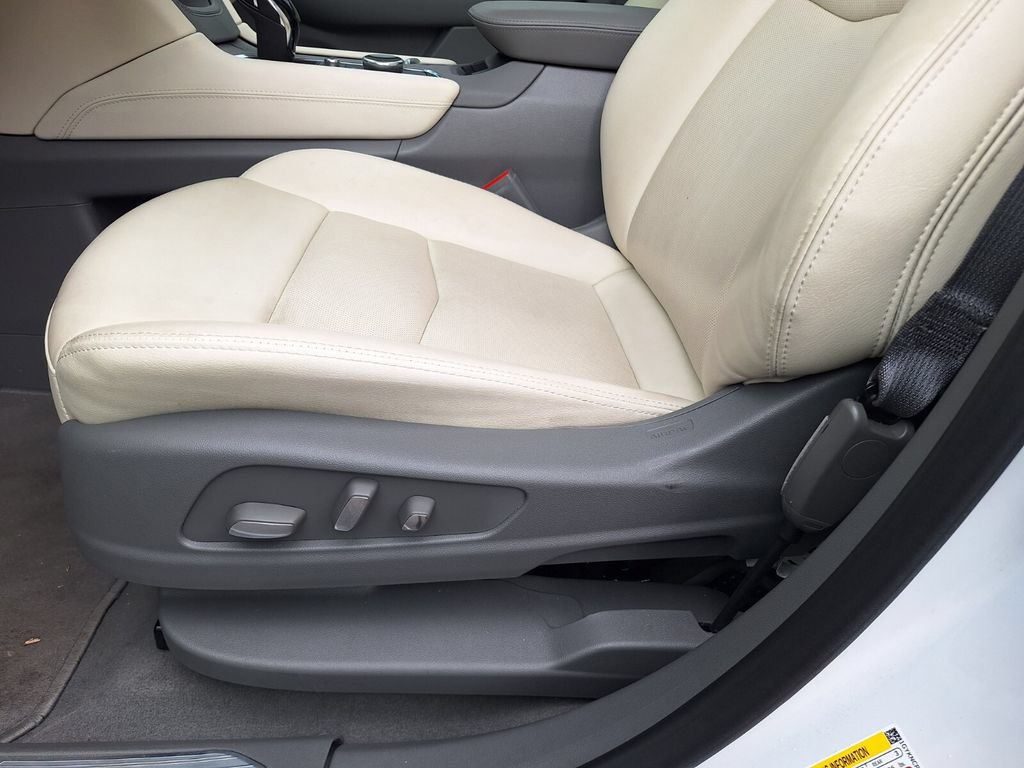 Certified 2023 Cadillac XT5 Premium Luxury FWD image 31