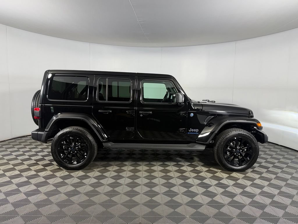 Certified 2025 Jeep Wrangler Unlimited Sahara AWD/4WD image 6