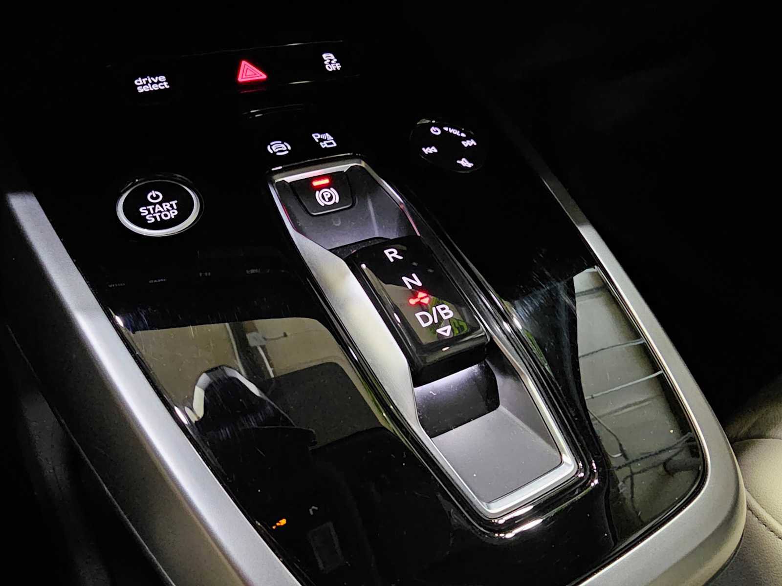 Used 2023 Audi Q4 e-tron Premium Plus w/ Premium Plus image 32