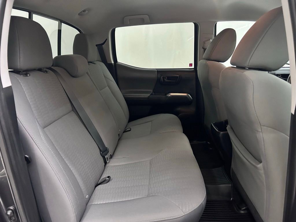 Used 2018 Toyota Tacoma SR5 AWD/4WD image 15