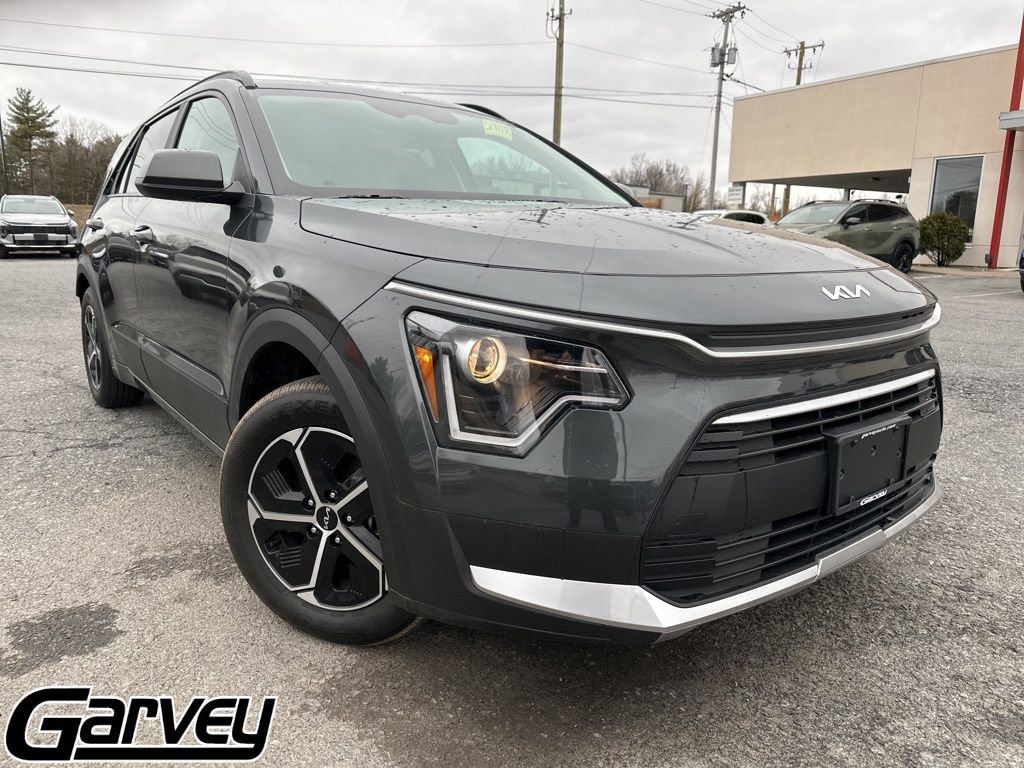 Certified 2025 Kia Niro LX image 1