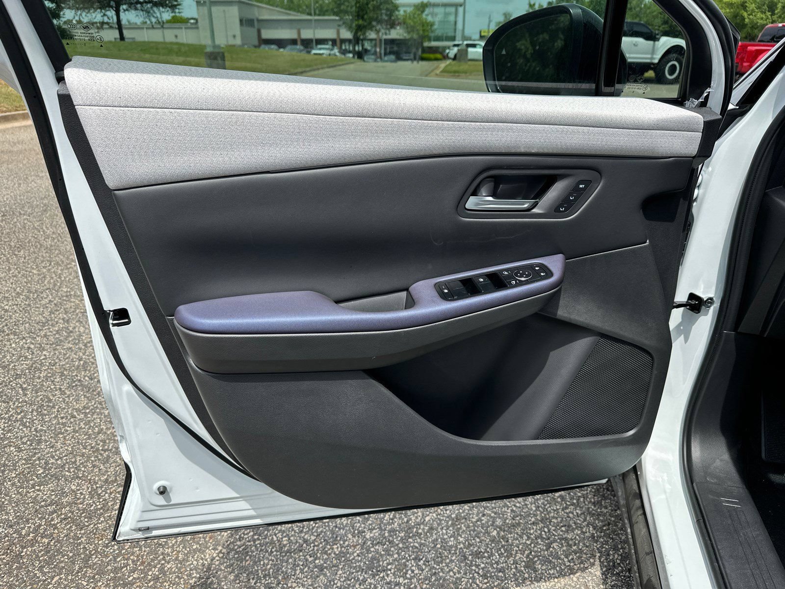 New 2026 Nissan Leaf Platinum+ FWD image 8
