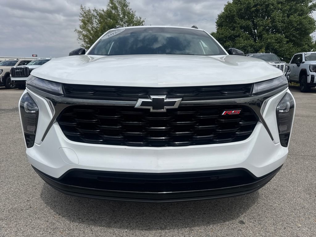 Used 2025 Chevrolet Trax RS w/ Sunroof Package FWD image 10