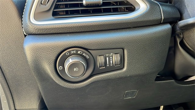 New 2025 Chrysler Pacifica Select image 18