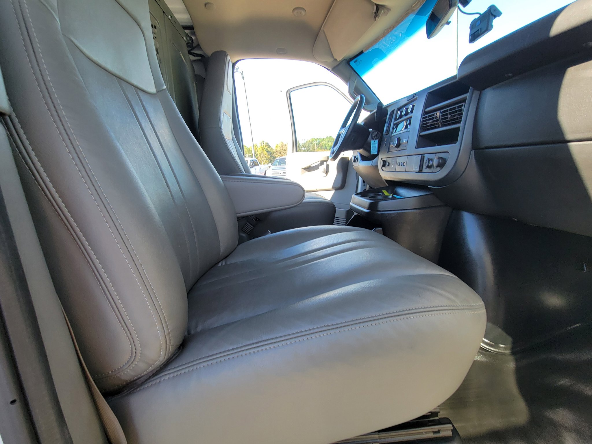 Used 2018 Chevrolet Express 2500 w/ Enhanced Convenience Package image 42