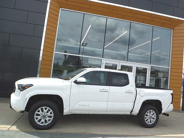Used 2024 Toyota Tacoma SR5 AWD/4WD image 2