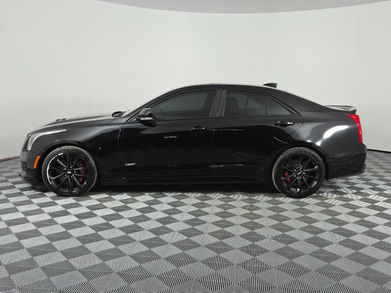 Used 2017 Cadillac ATS V w/ Luxury Package RWD image 5