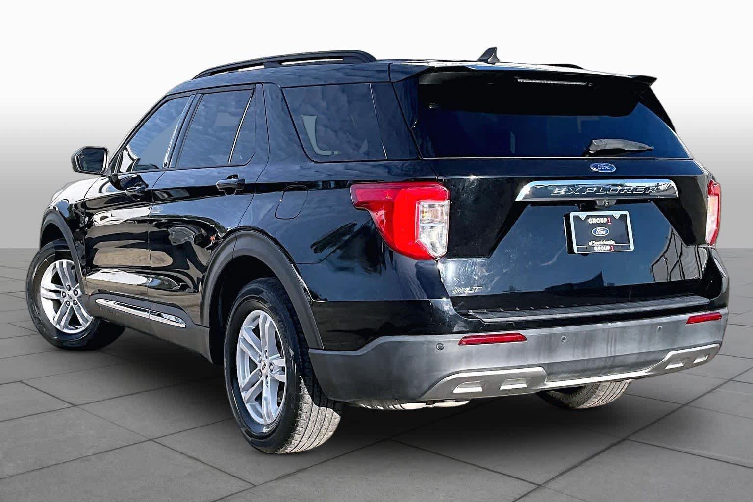 Used 2023 Ford Explorer XLT w/ Equipment Group 202A RWD image 6