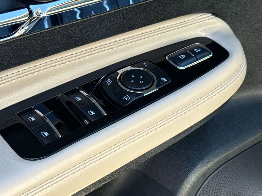 Used 2025 Lincoln Corsair Reserve image 22