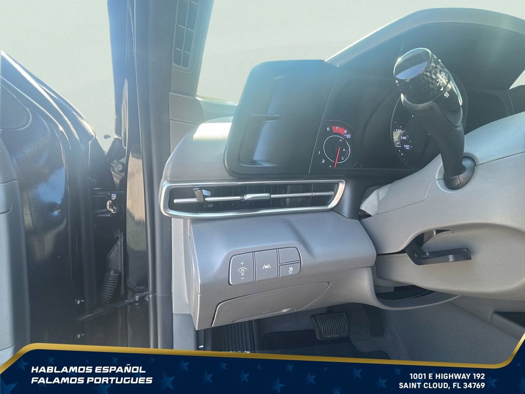 Used 2023 Hyundai Elantra SEL w/ Preferred Accessory Package FWD image 14