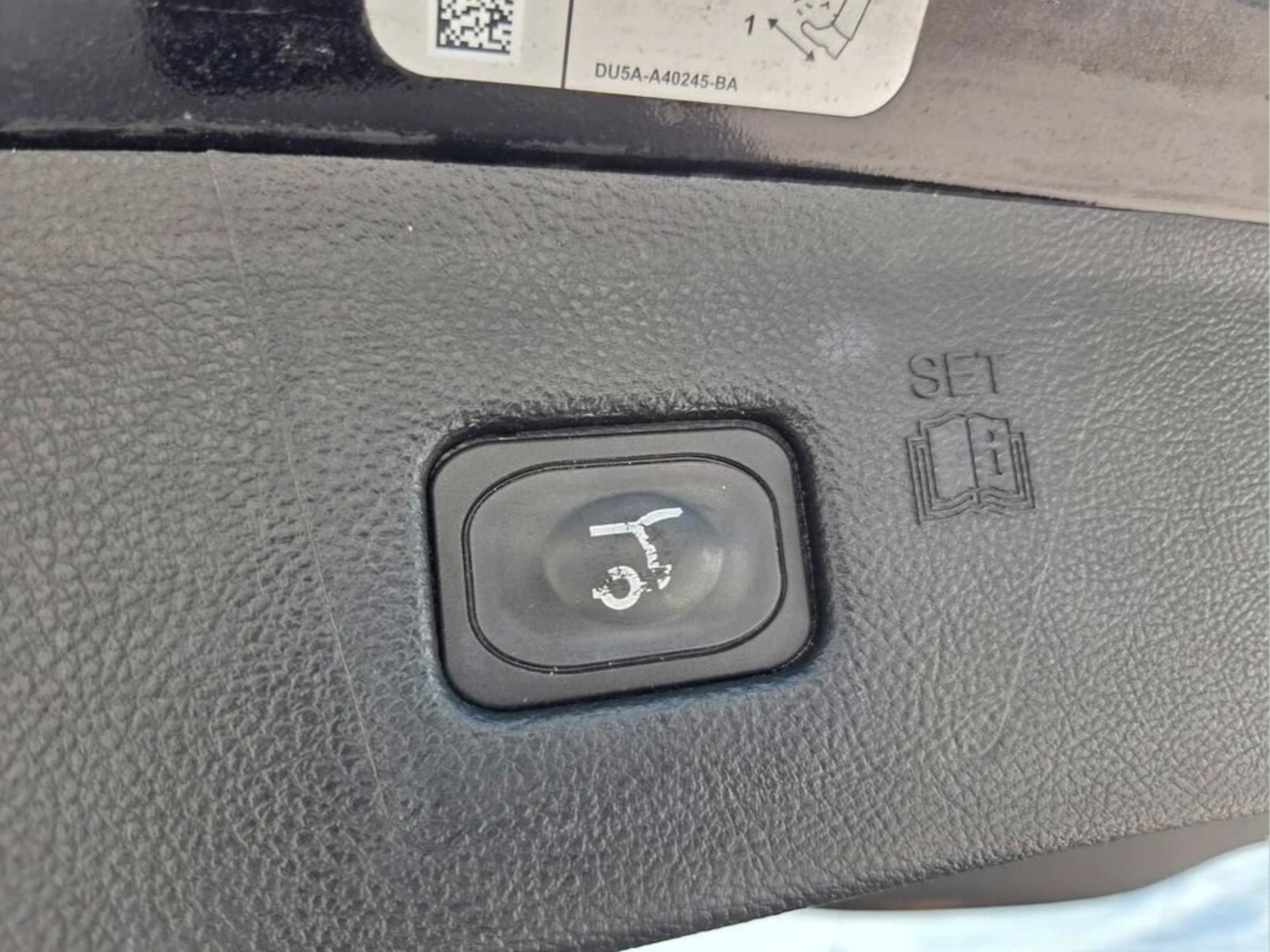 Used 2019 Ford Edge SEL w/ Equipment Group 201A FWD image 14