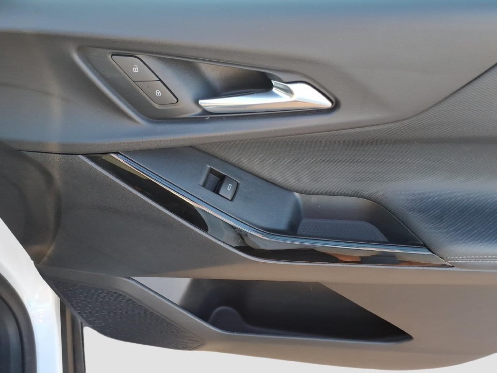 Used 2026 Chevrolet Equinox LT FWD image 11