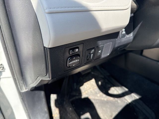Used 2014 Toyota RAV4 LE AWD/4WD image 18