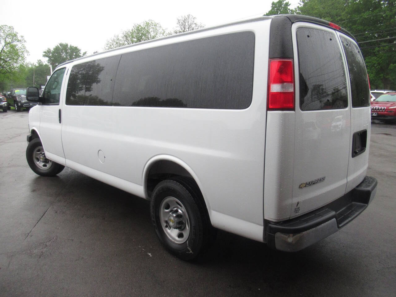 Used 2025 Chevrolet Express 3500 LT w/ LT Preferred Equipment Group RWD image 15