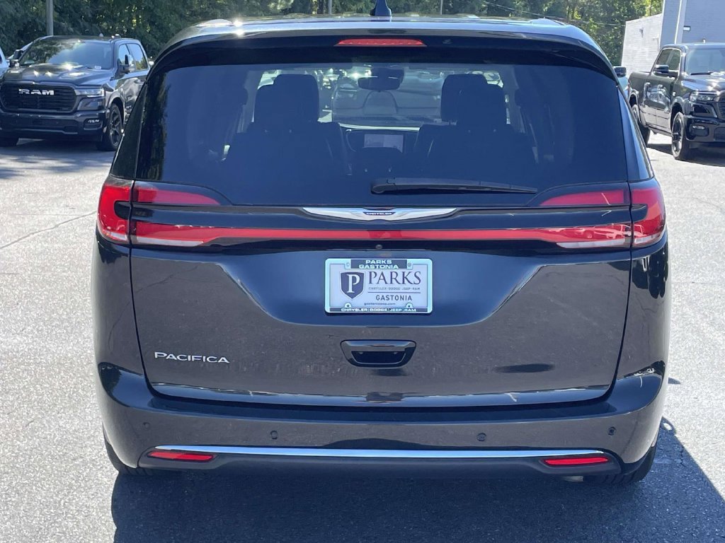 Certified 2023 Chrysler Pacifica Touring-L FWD image 7