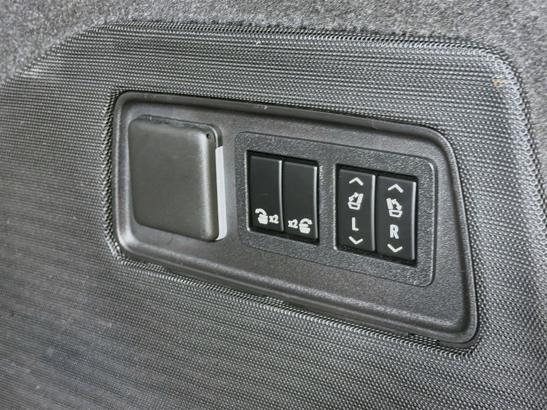 Used 2021 Cadillac Escalade Sport RWD image 13