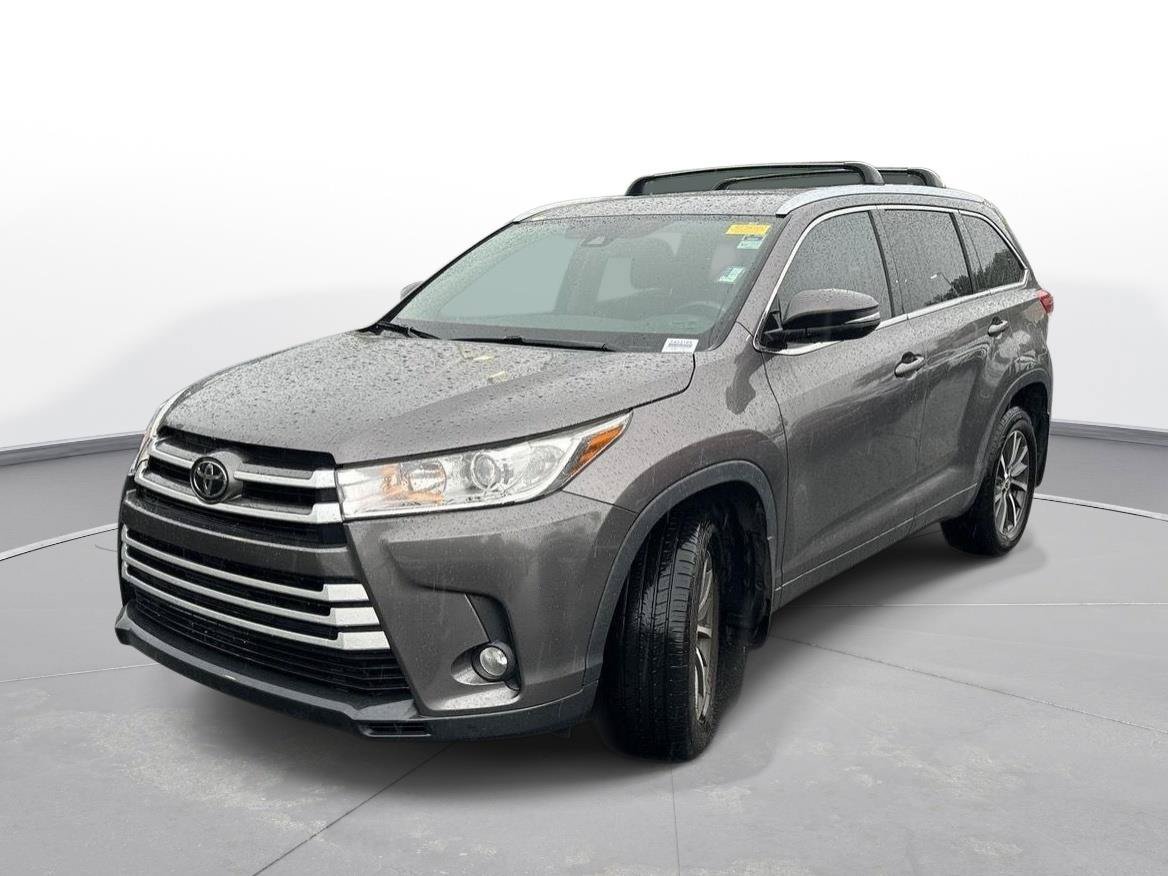 Used 2017 Toyota Highlander XLE AWD/4WD image 2