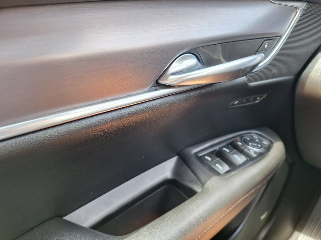 Used 2018 Cadillac XT5 Premium Luxury FWD image 17