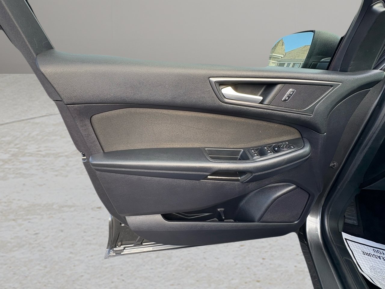 Used 2019 Ford Edge SE image 11