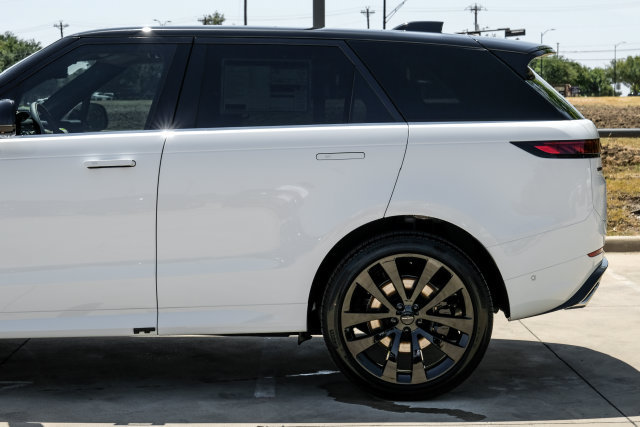 New 2026 Land Rover Range Rover Sport Dynamic SE AWD/4WD image 16
