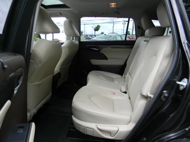 Used 2022 Toyota Highlander Limited AWD/4WD image 23