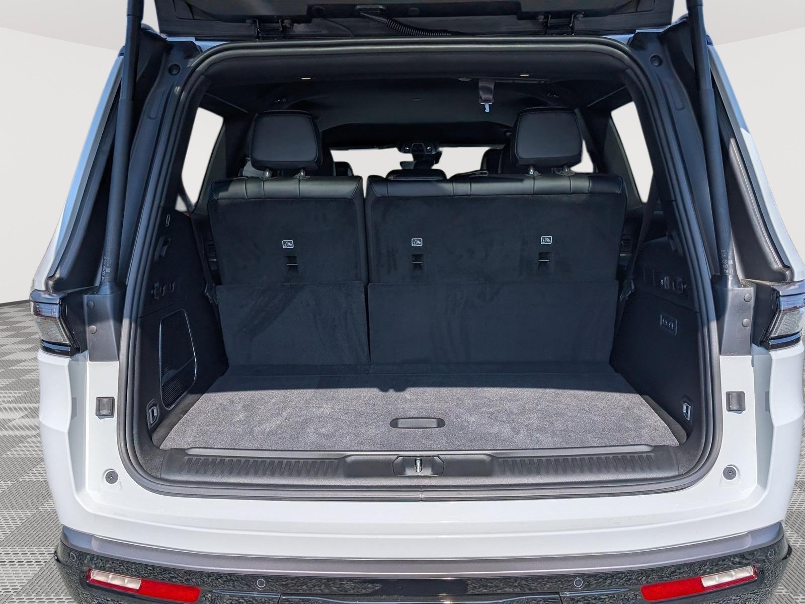 New 2026 Jeep Grand Wagoneer Limited AWD/4WD image 9