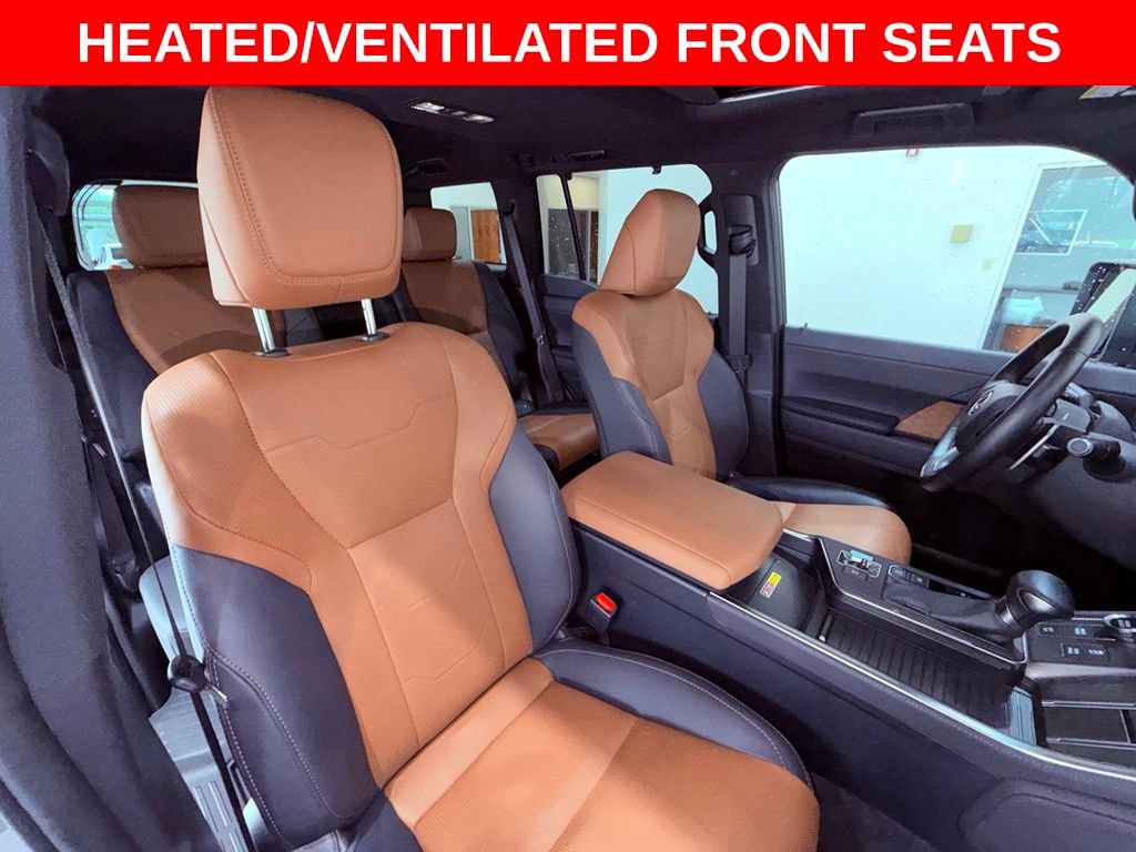 Used 2024 Lexus GX 550 w/ Accessory Package (31) AWD/4WD image 14