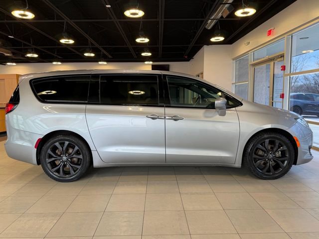 Used 2019 Chrysler Pacifica Touring Plus w/ S Appearance Package FWD image 7