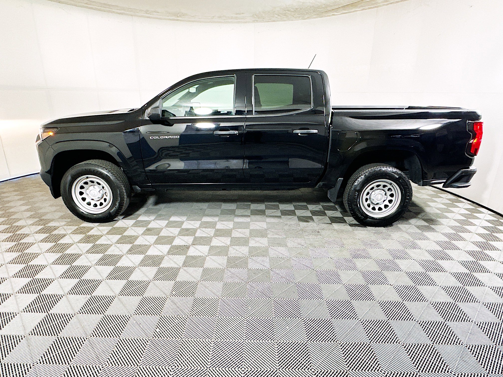 Used 2024 Chevrolet Colorado W/T image 6
