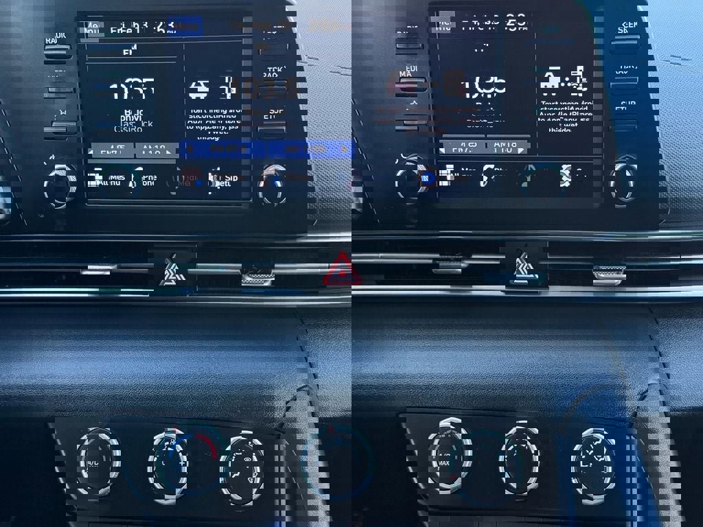 Used 2022 Hyundai Elantra SE image 23