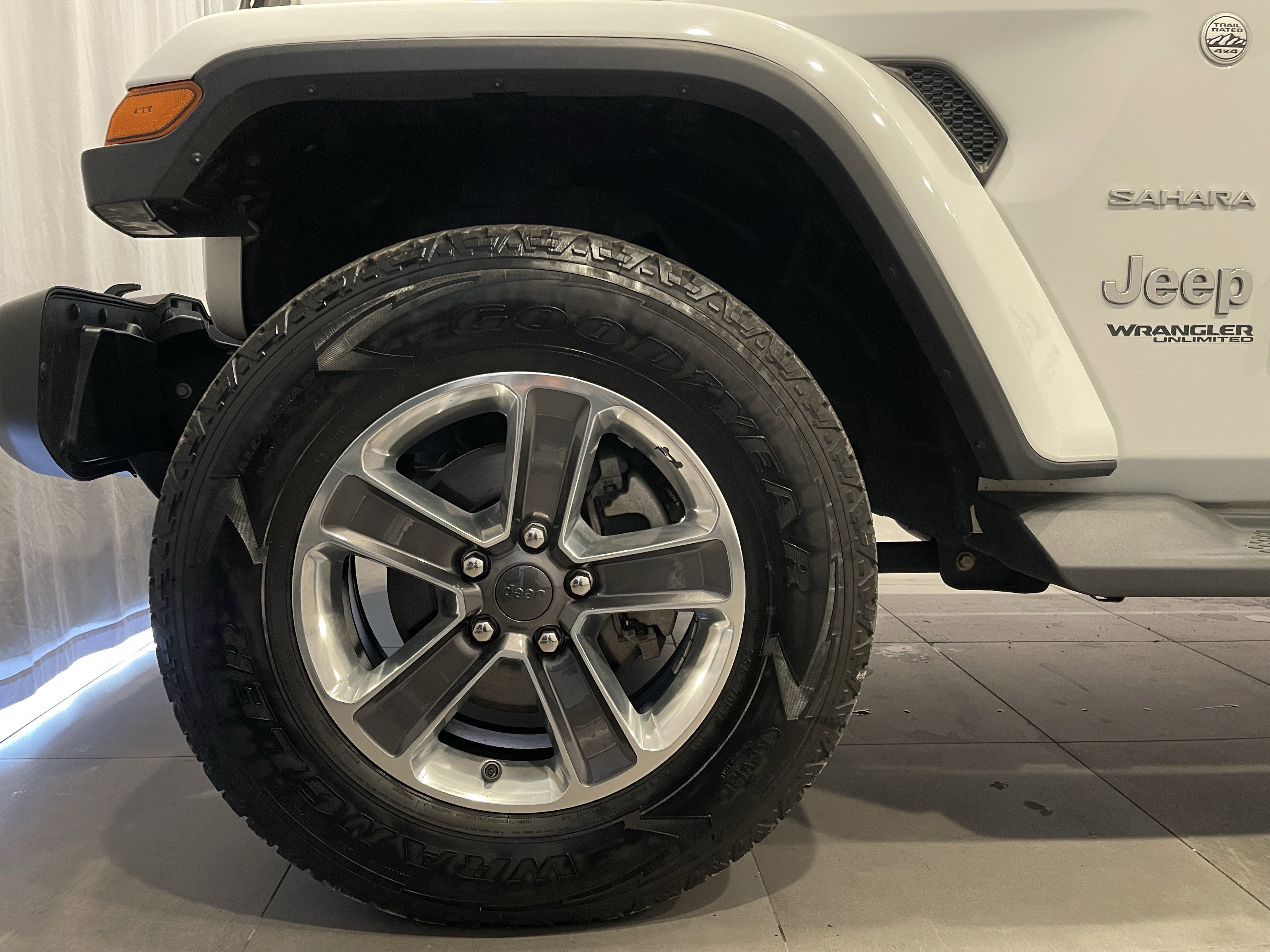 Used 2020 Jeep Wrangler Unlimited Sahara AWD/4WD image 8
