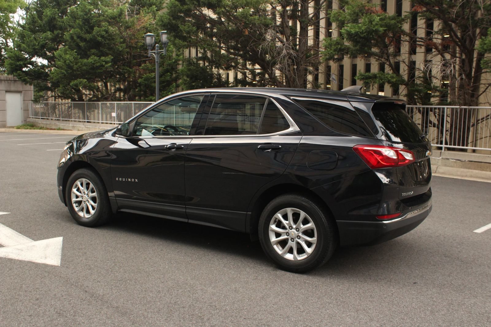 Used 2020 Chevrolet Equinox LT w/ LPO, Floor Liner Package AWD/4WD image 9