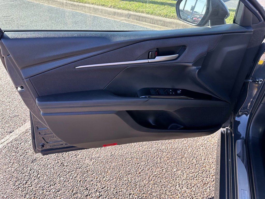 Used 2025 Toyota Camry LE w/ Convenience Package image 10