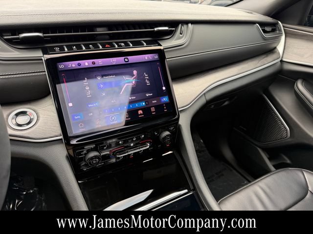 Used 2025 Jeep Grand Cherokee Limited w/ Luxury Tech Group II AWD/4WD image 22
